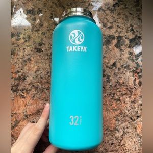 Takeya 32 oz Vacuum Insulated Stainless Steel Water Bottle (Used, 4/5 Condition)